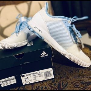 Women’s Adidas Defiant Bounce 2 W - size 7.5 US